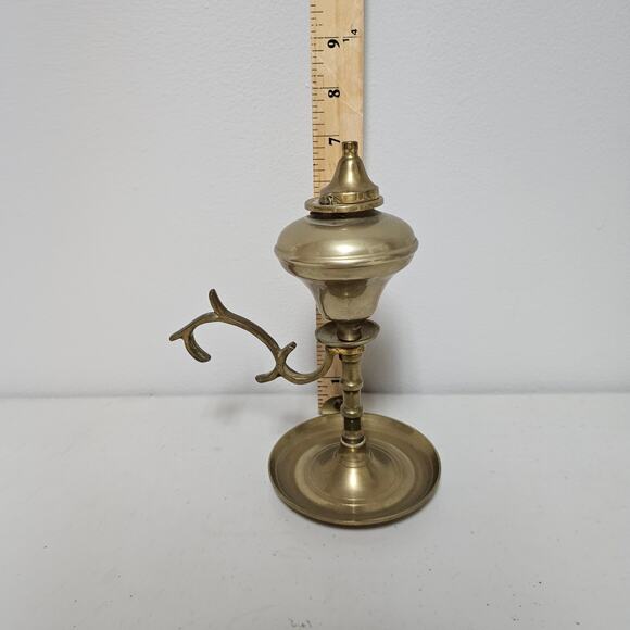 Antique Brass Oil Lamp with Lid and Decorative Handle 7" tall - Picture 8 of 10